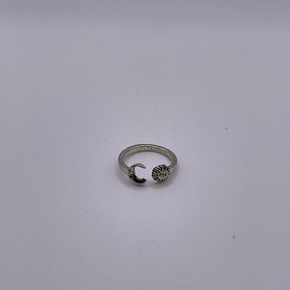 Vintage Jewelers Women’s Sun and Moon Open Band Silver Ring - Picture 3 of 8